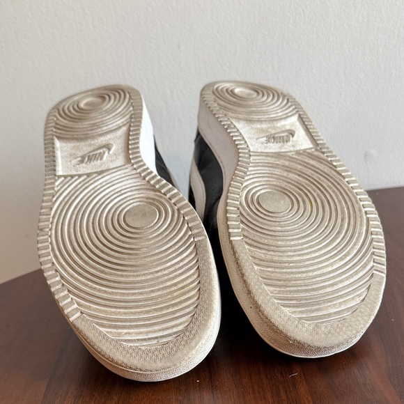 Nike Classic Black and White Leather Shoes - 10W/8.5M - Picture 6 of 7